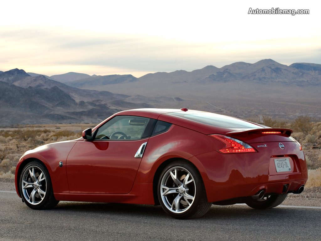 0812_06_a+2009_nissan_370Z+rear_three_quarter_view.jpg