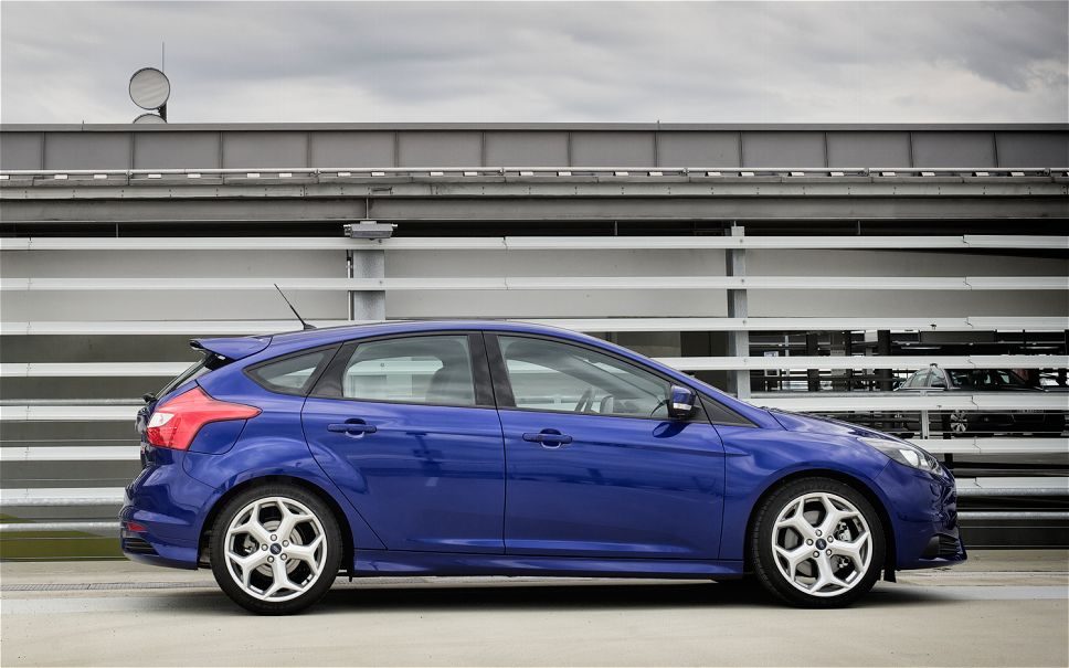 2013-Ford-Focus-ST-side-profile-view.jpg