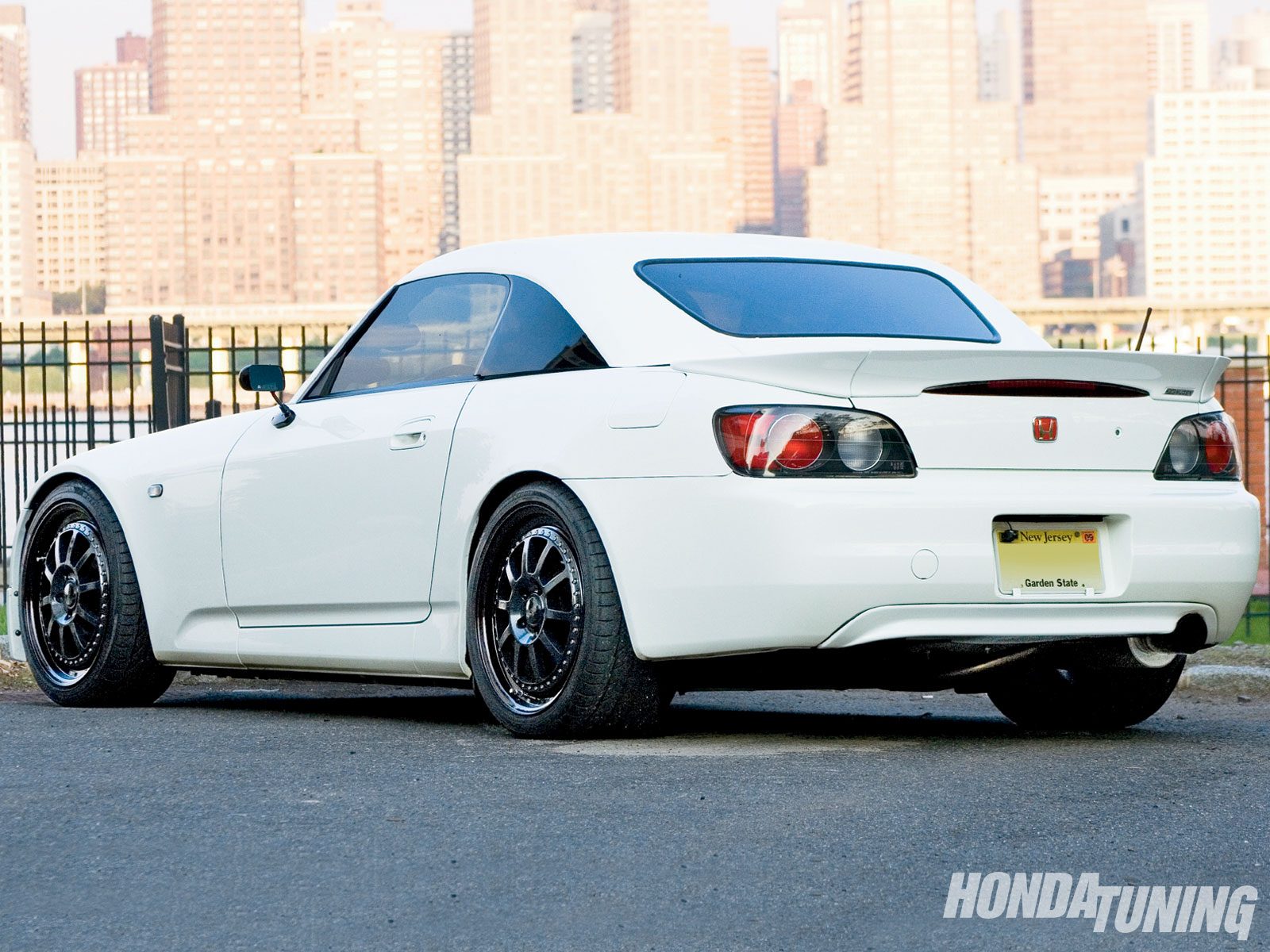 htup_1010_05_o%2B2002_honda_s2000%2Bmugen_frp_hardtop.jpg