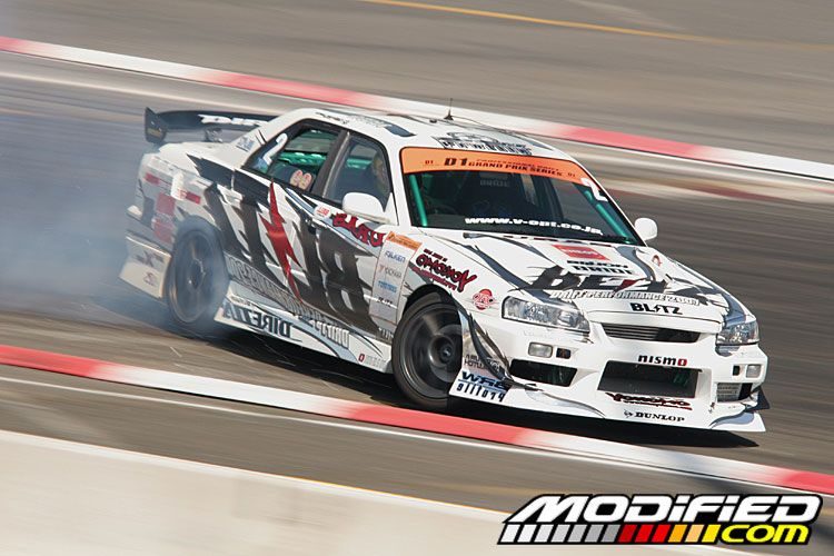 modp_0705_03+2007_d1gp_usa+blitz_nissan_skyline_r34_gtr.jpg