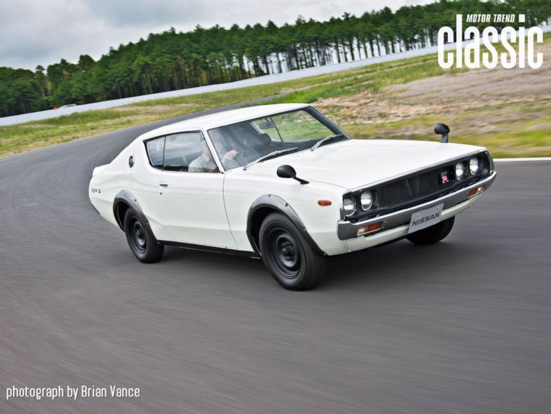 1973-skyline-HT-2000GT-R-front-three-quarters-in-motion.jpg