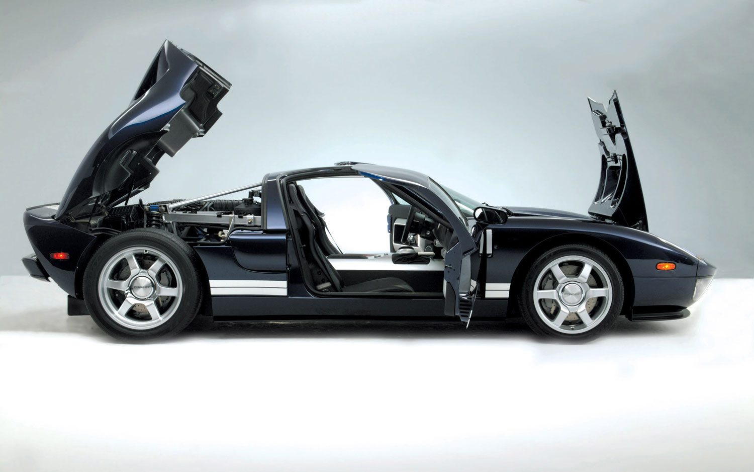 2005-Ford-GT-side-view.jpg