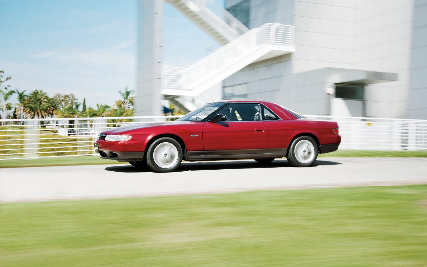 1993-Eunos-Mazda-Cosmo-left-side-view.jpg