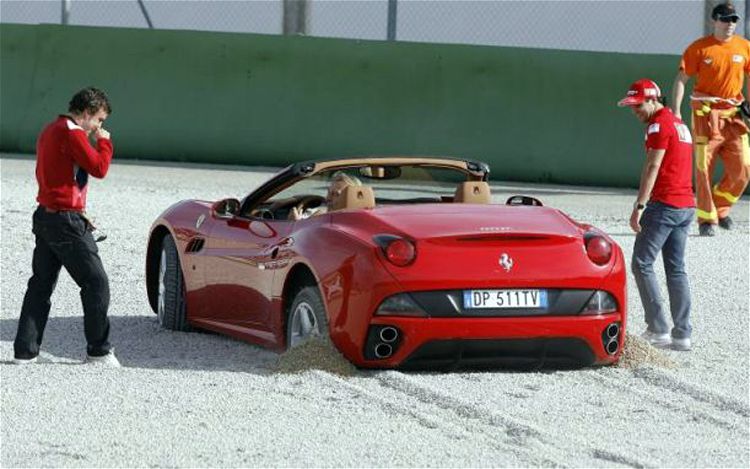 ferrari-california-stuck.jpg