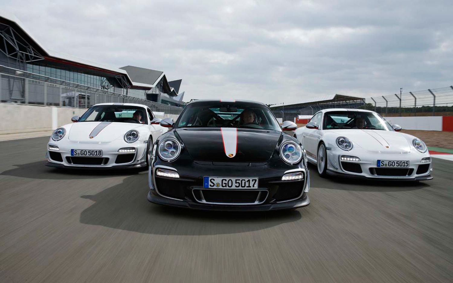 2011-porsche-911-gt3-rs-4-0-front-end-in-motion.jpg