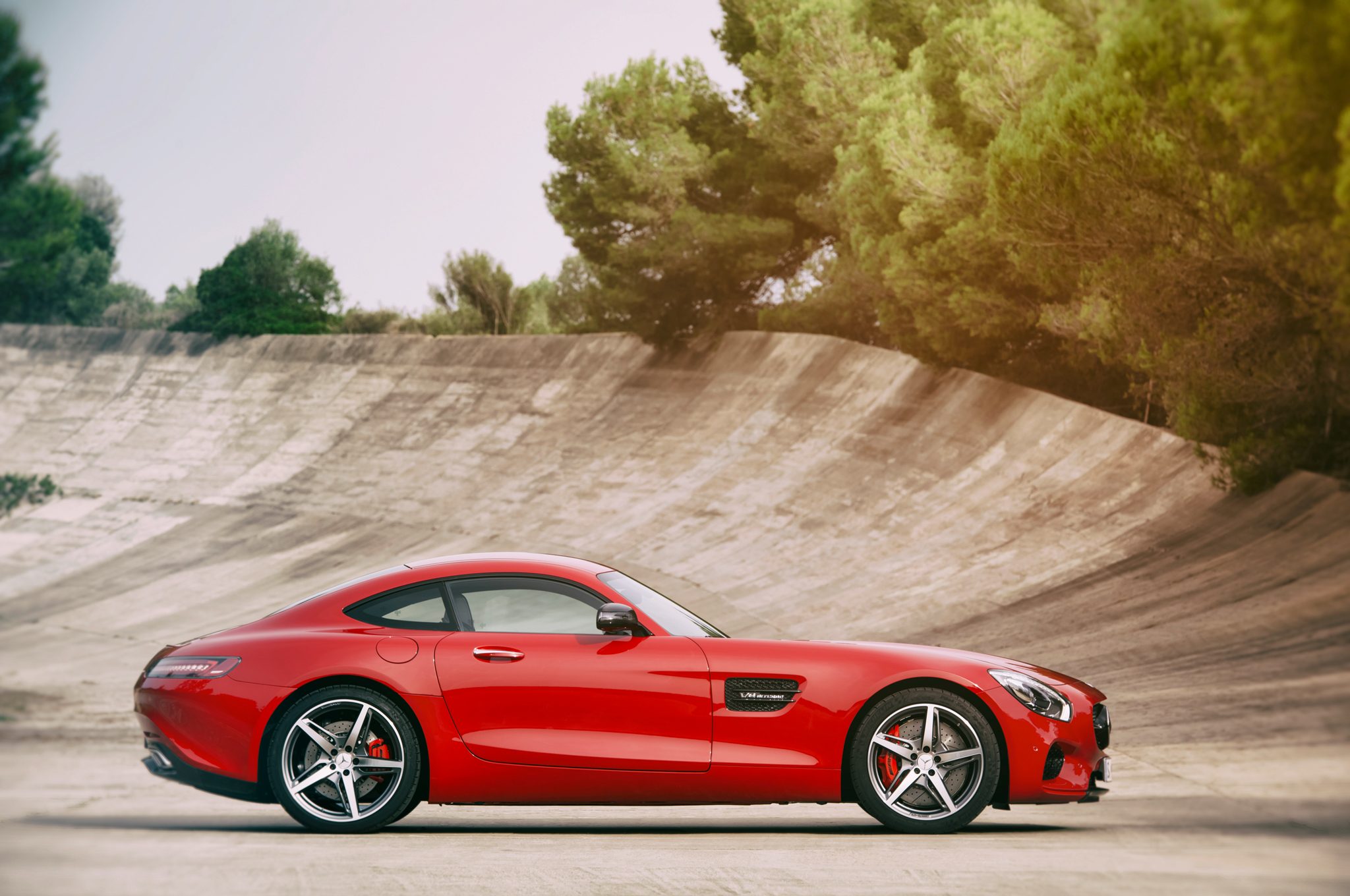 2016-mercedes-amg-gt-side.jpg