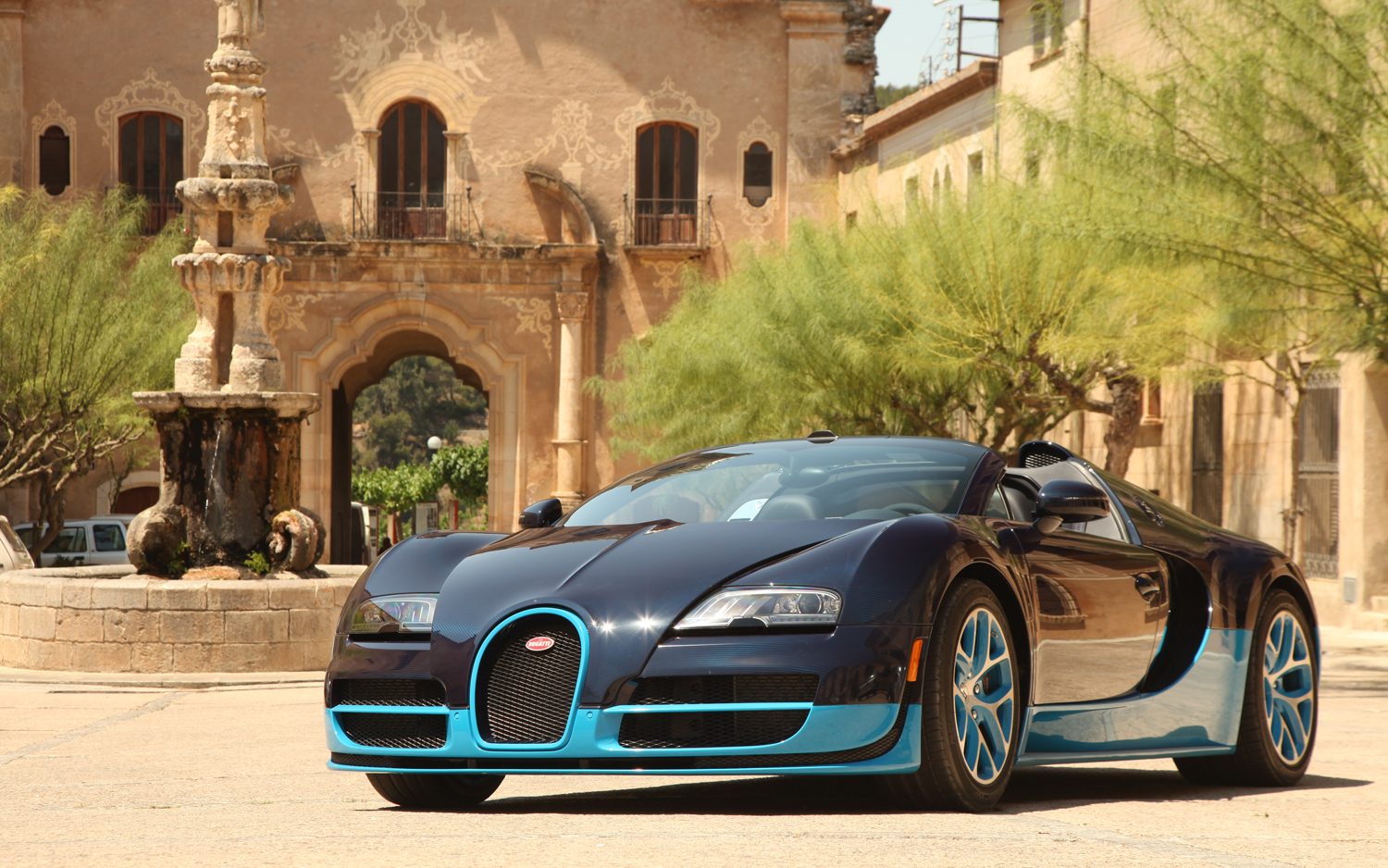 2013-bugatti-veyron-grand-sport-vitesse-front-three-quarters.jpg