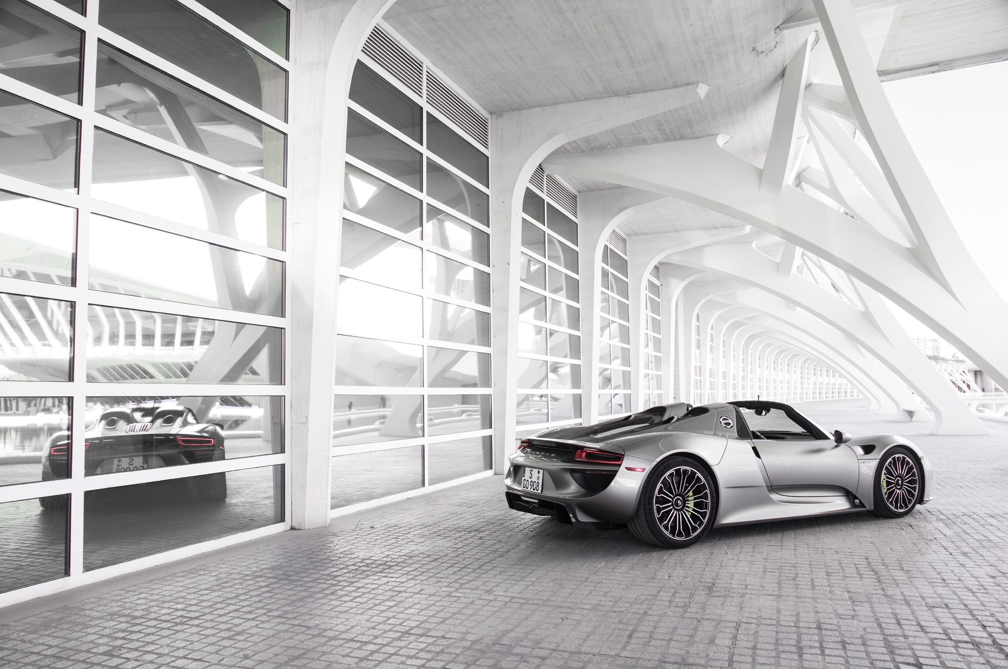 2015-porsche-918-spyder-rear-three-quarters.jpg