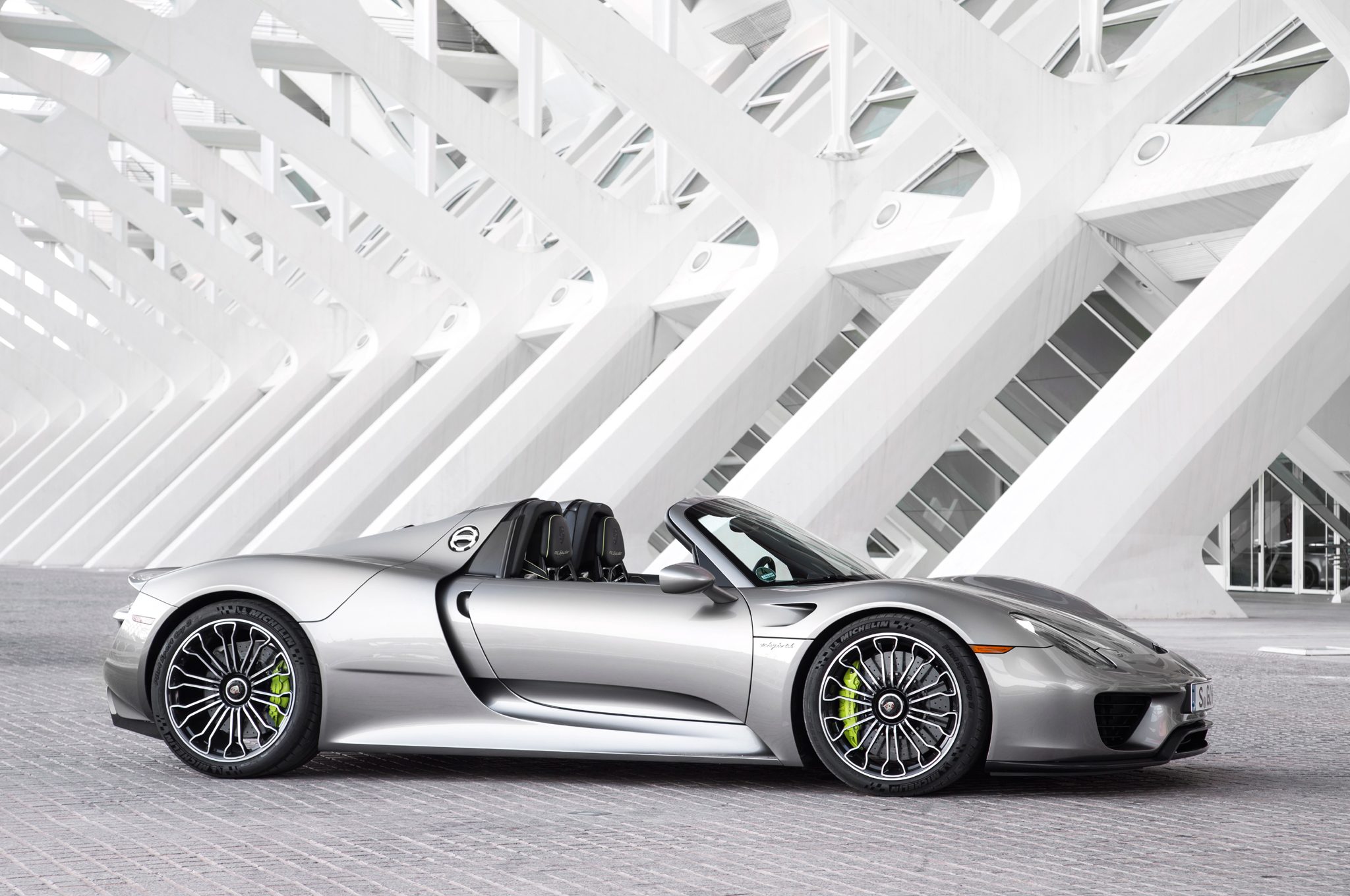 2015-porsche-918-spyder-side-three-quarters.jpg