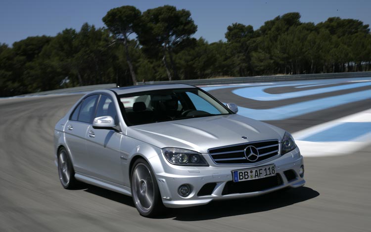 112_0709_02z%2B2008_mercedes_benz_c63_amg%2Bfront_three_quarter_view.jpg