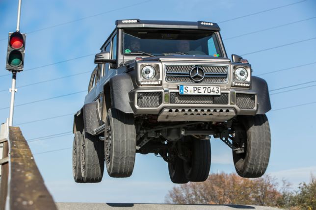 2014-Mercedes-Benz-G63-AMG-6x6-front-mid-air-jump.jpg