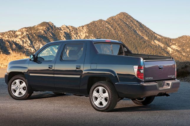 2014-honda-ridgeline-rtl-rear-view.jpg