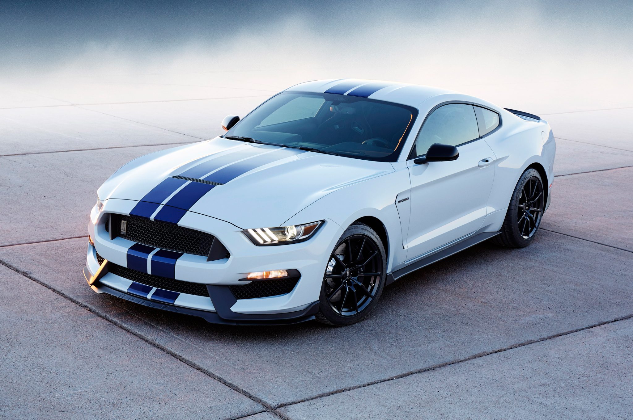 2016-ford-shelby-gt350-mustang-front-three-quarters-04.jpg