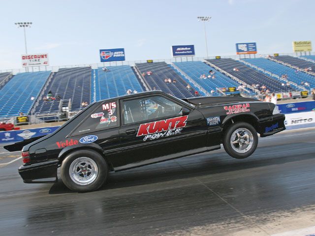 mmfp_0704_01_z+1988_ford_mustang_lx+drag_racing_wheelie.jpg