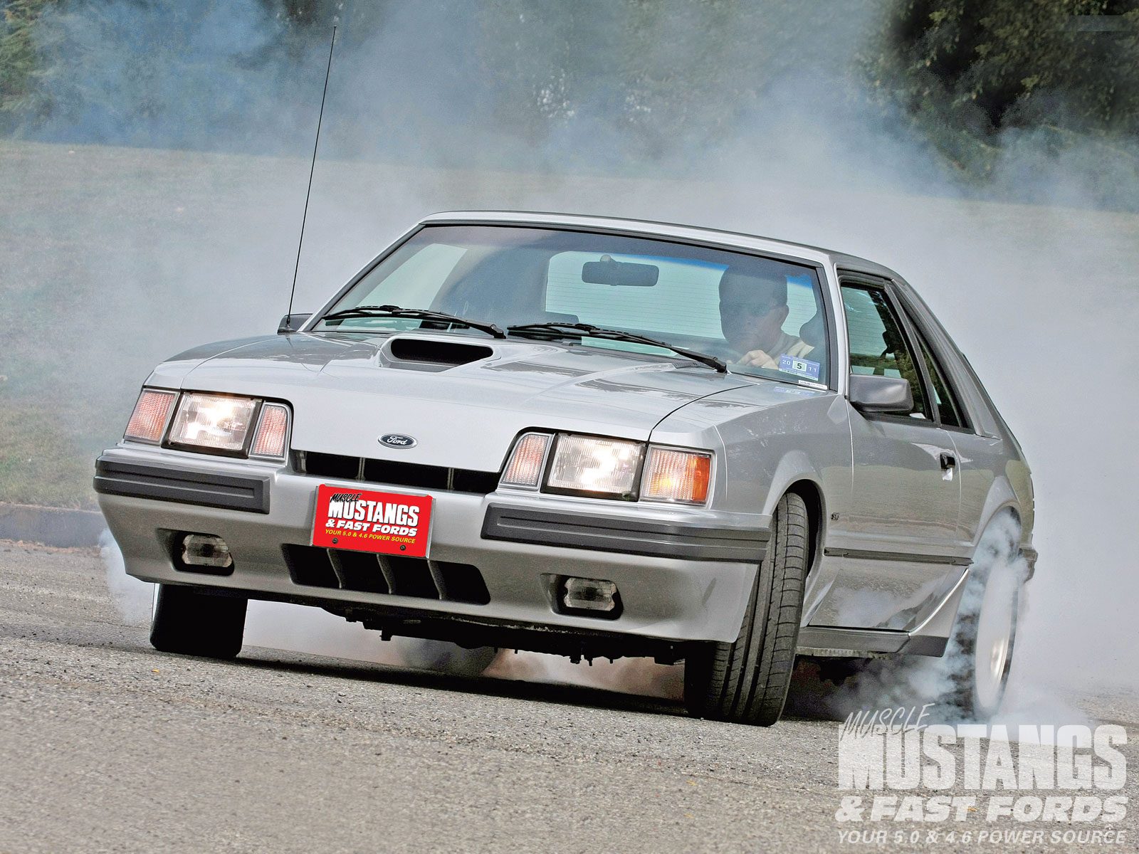 mmfp_1005_01_o%2B1986_ford_mustang_svo%2Bburning_rubber.jpg