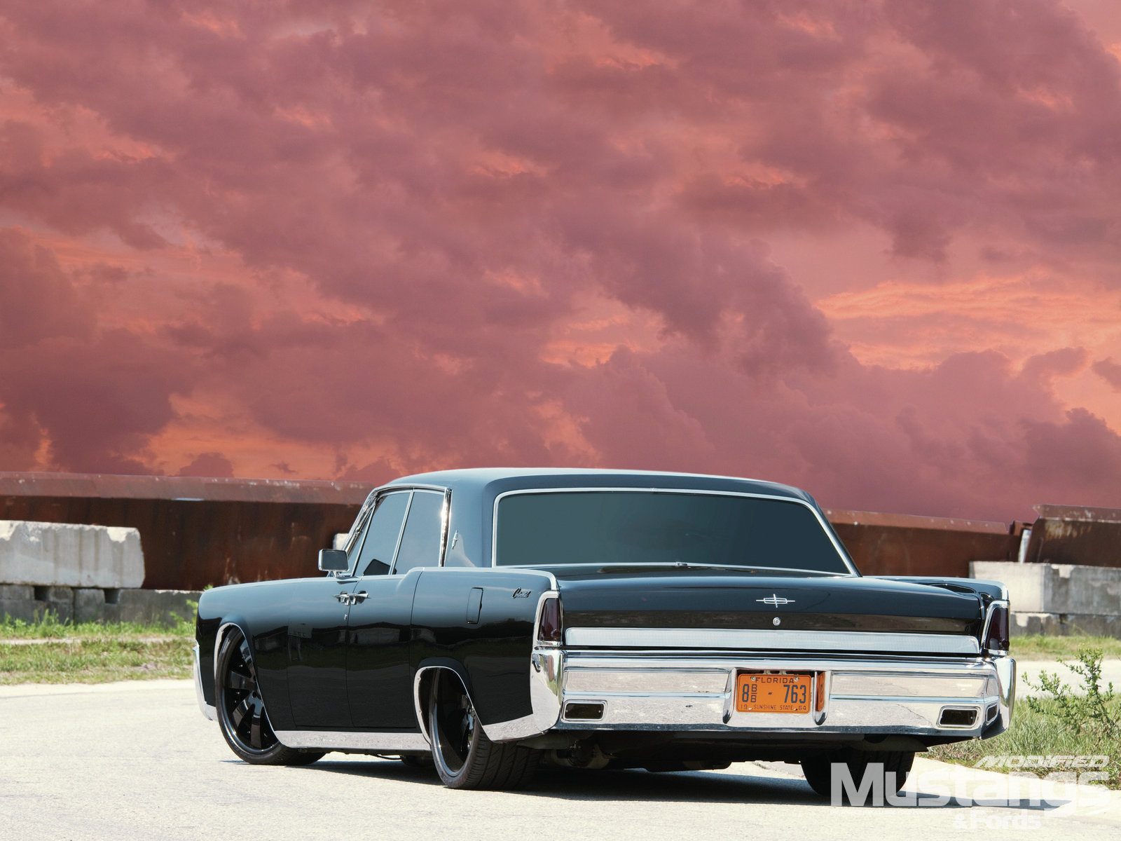 1306-1964-lincoln-continental-rear-view.jpg