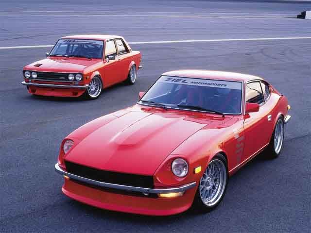 0108tur_14zoom%2B1972_Datsun_240_Z%2B1973_Datsun_510_In_Background.jpg