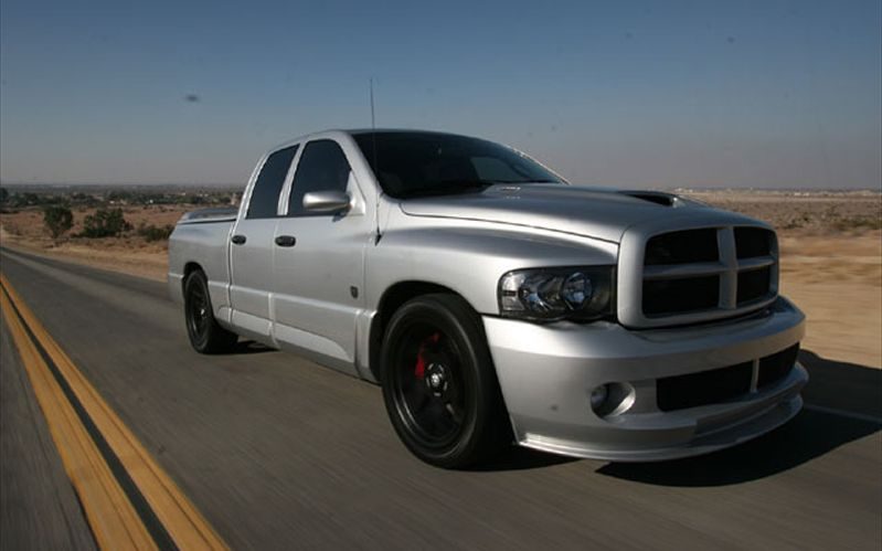 0713tr_03_z%2B2005_dodge_ram_srt10%2Bright_side_front_view.jpg