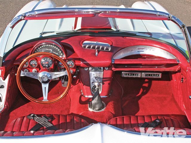 vemp_0906_04_z+1962_chevy_corvette_c1_show_car+interior.jpg