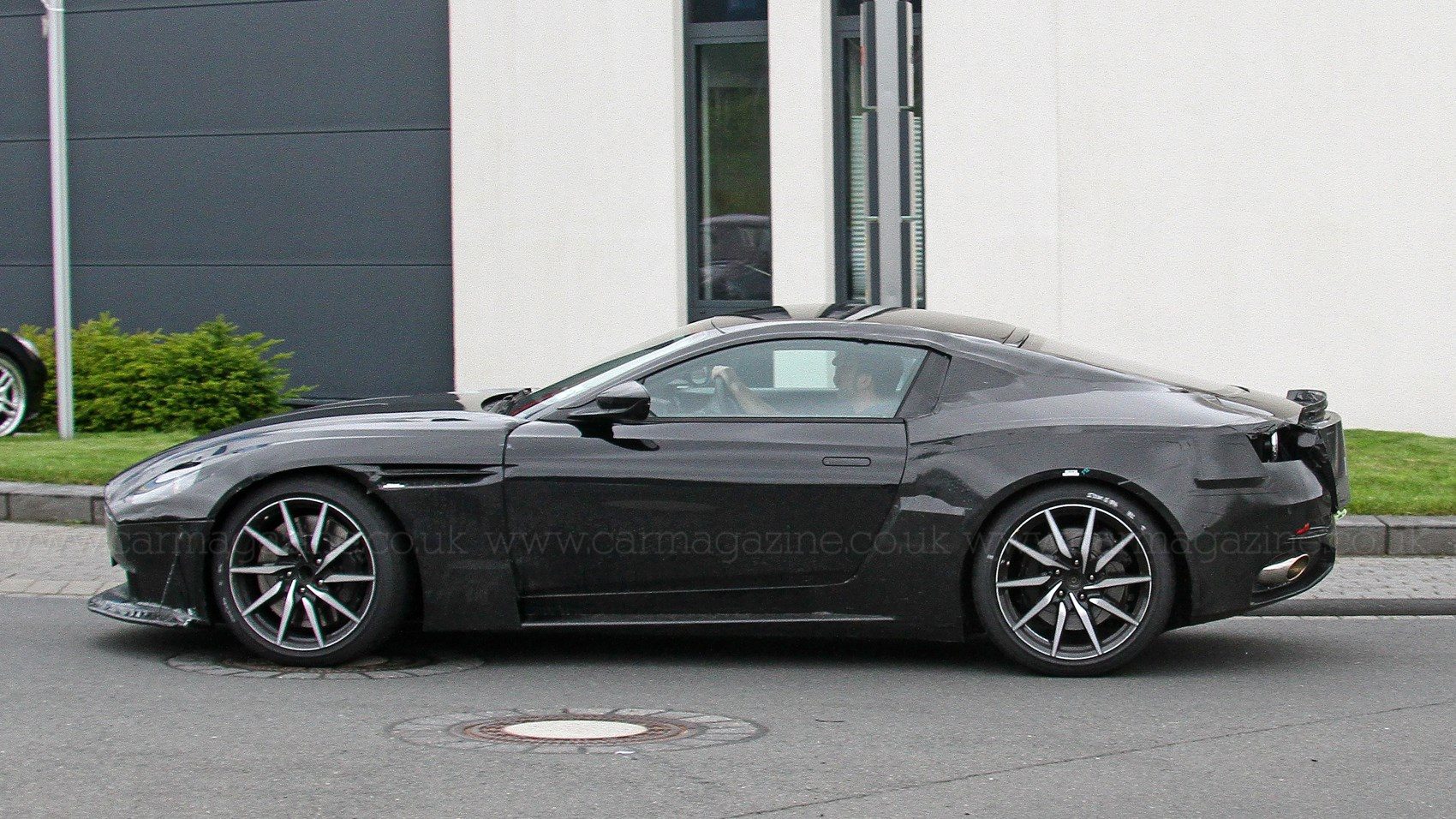 aston-martin-vantage-7.jpg