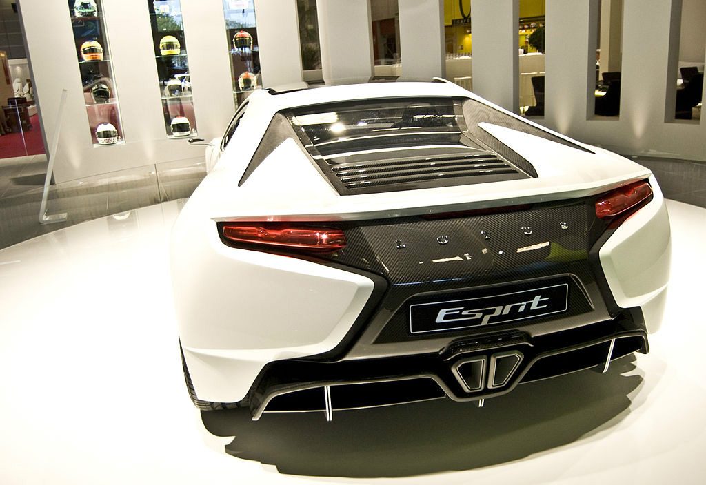 1024px_2013_Lotus_Esprit_Rear.jpg