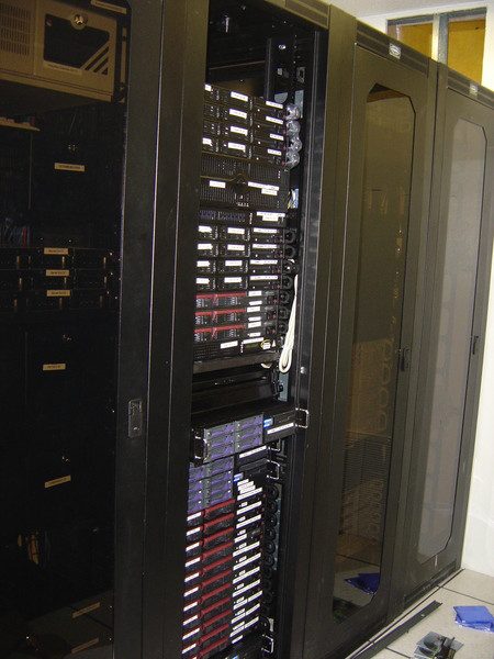 Wikimedia_servers_Sept04.jpg