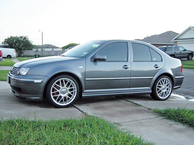 eurp_0611_13z+readers_rides+2005_vw_jetta_gli.jpg