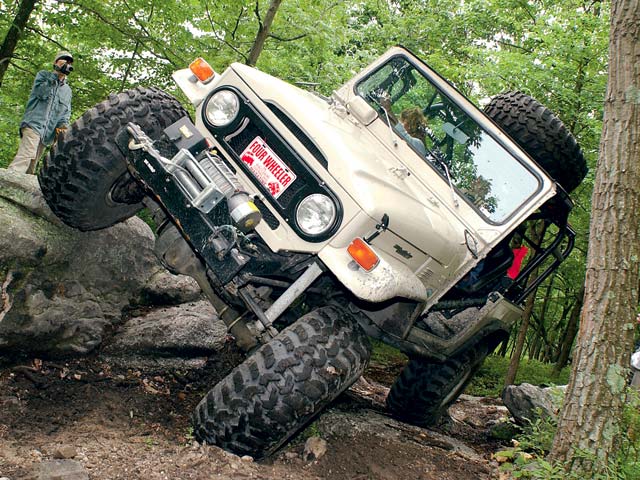 129_0505_03_z+toyota_fj40+front_view_tip.jpg