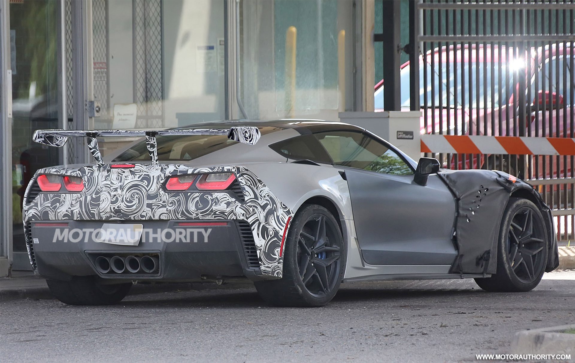 2018-chevrolet-corvette-zr1-spy-shots--s-baldauf-sb-medien_100562454_h.jpg