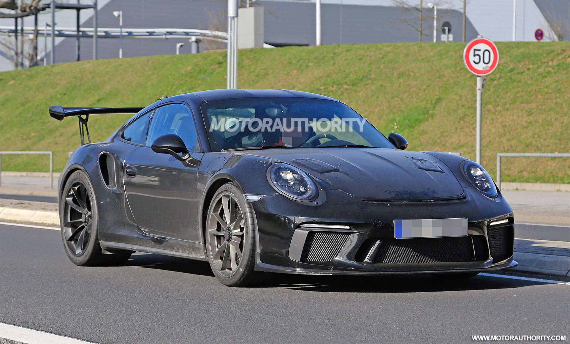 2018-porsche-911-gt3-rs-facelift-spy-shots--image-via-s-baldauf-sb-medien_100597099_h.jpg