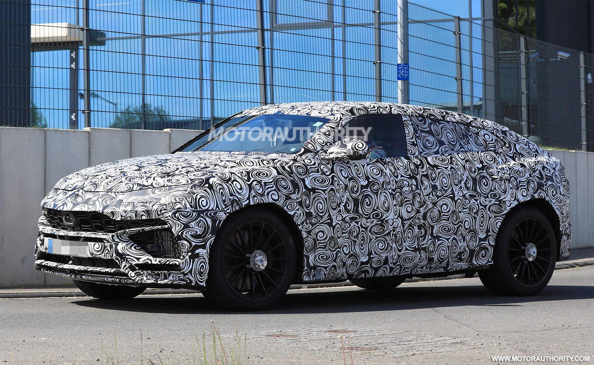 2019-lamborghini-urus-spy-shots--image-via-s-baldauf-sb-medien_100606811_h.jpg