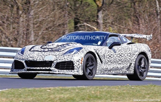 2018-chevrolet-corvette-zr1-spy-shots--image-via-s-baldauf-sb-medien_100600248_m.jpg