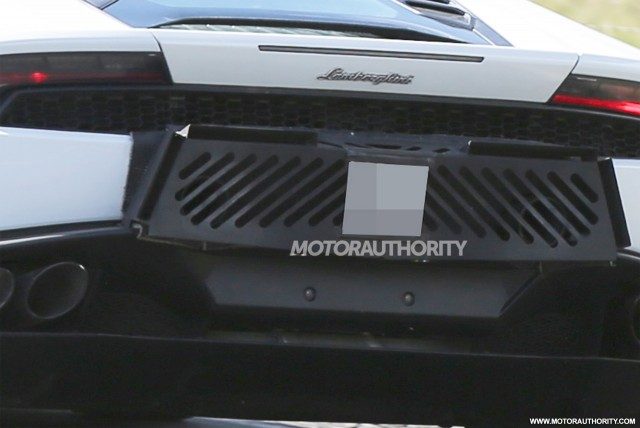 2018-lamborghini-huracn-superleggera-spy-shots--image-via-s-baldauf-sb-medien_100552039_m.jpg