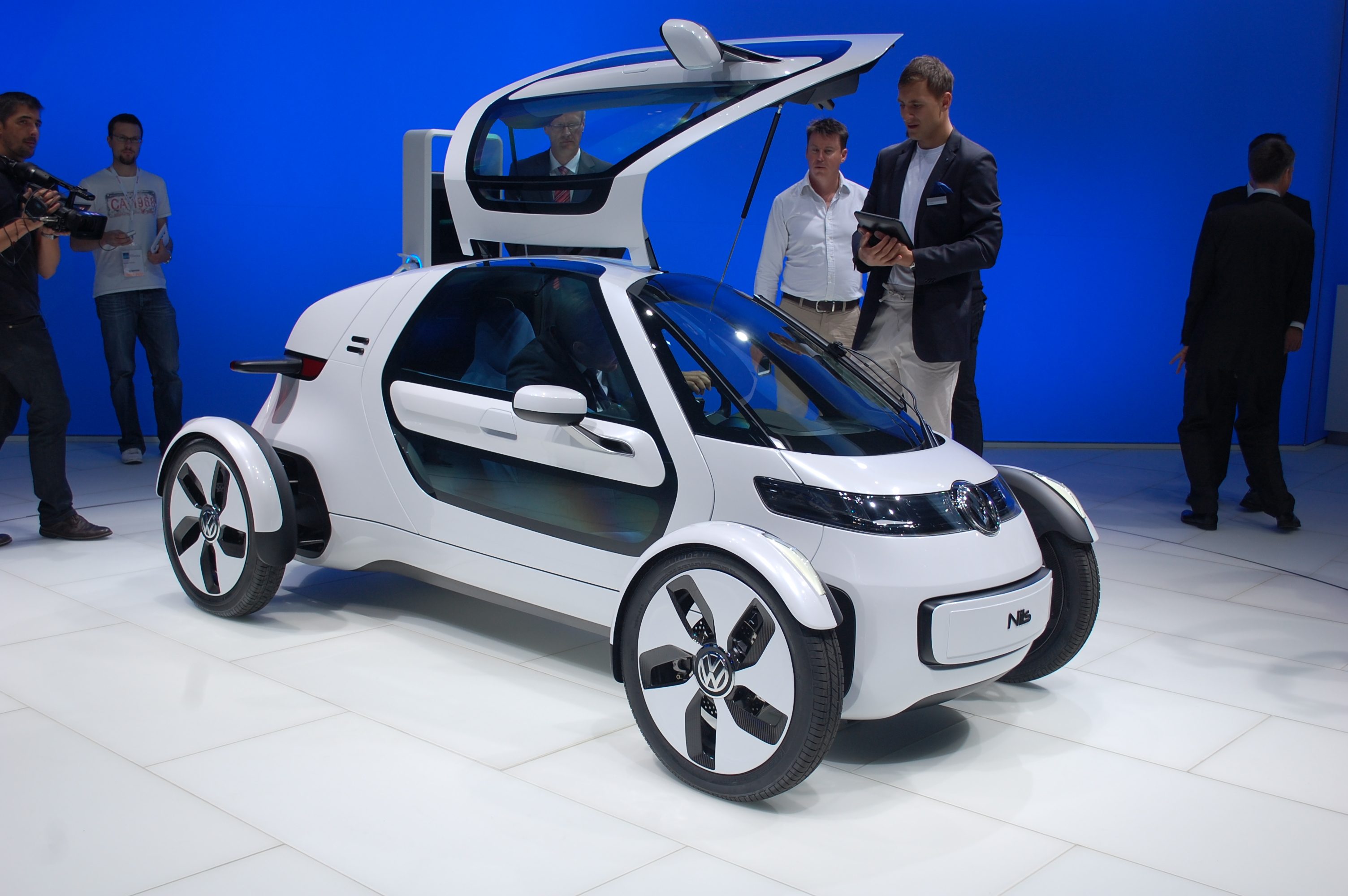 2011-volkswagen-nils-concept-live-photos-2011-frankfurt-auto-show_100363228_h.jpg