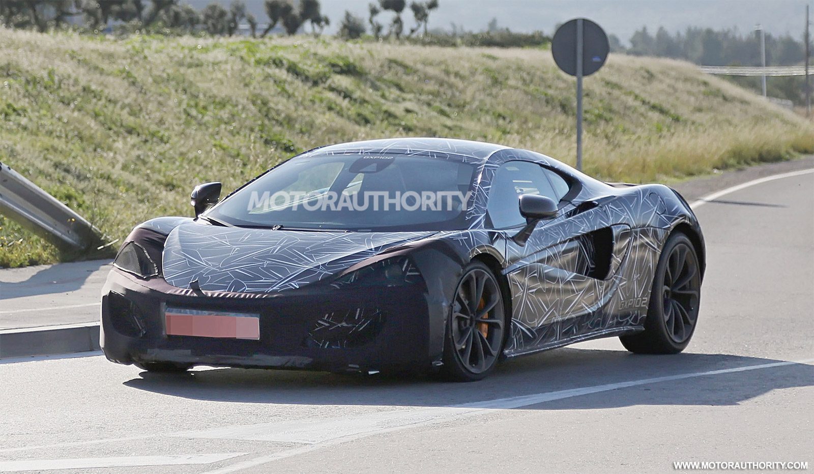 2016-mclaren-sports-series-spy-shots_100493321_h.jpg