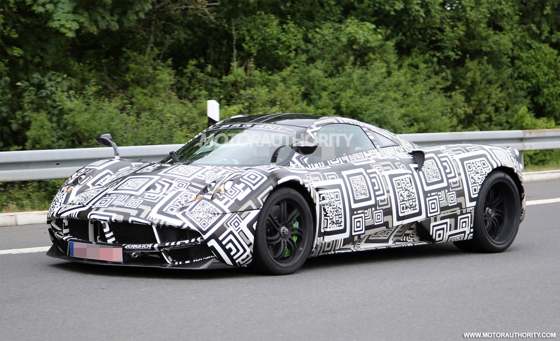 2016-pagani-huayra-r-spy-shots--image-via-s-baldauf-sb-medien_100518559_h.jpg