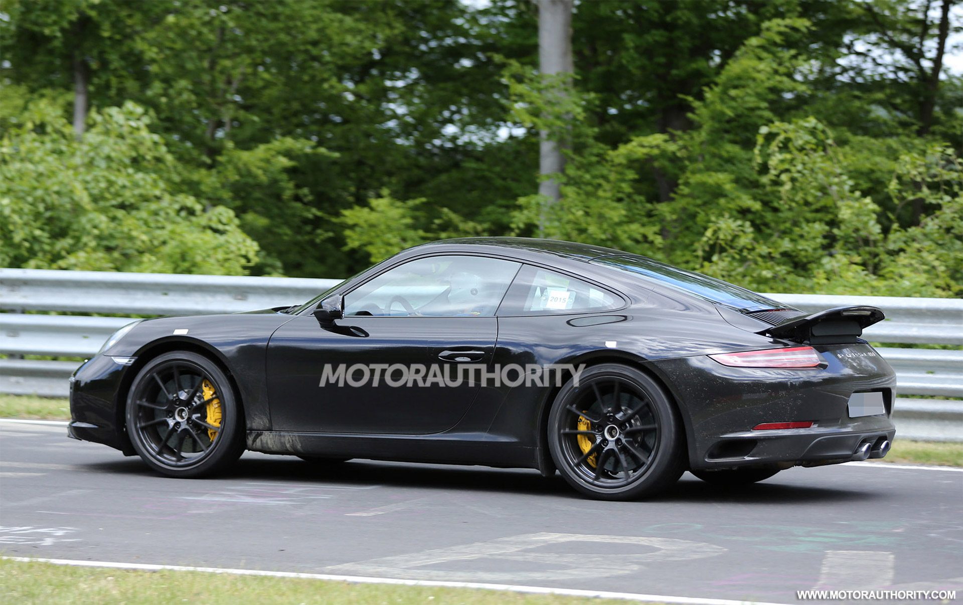 2016-porsche-911-carrera-facelift-spy-shots--image-via-s-baldauf-sb-medien_100510825_h.jpg