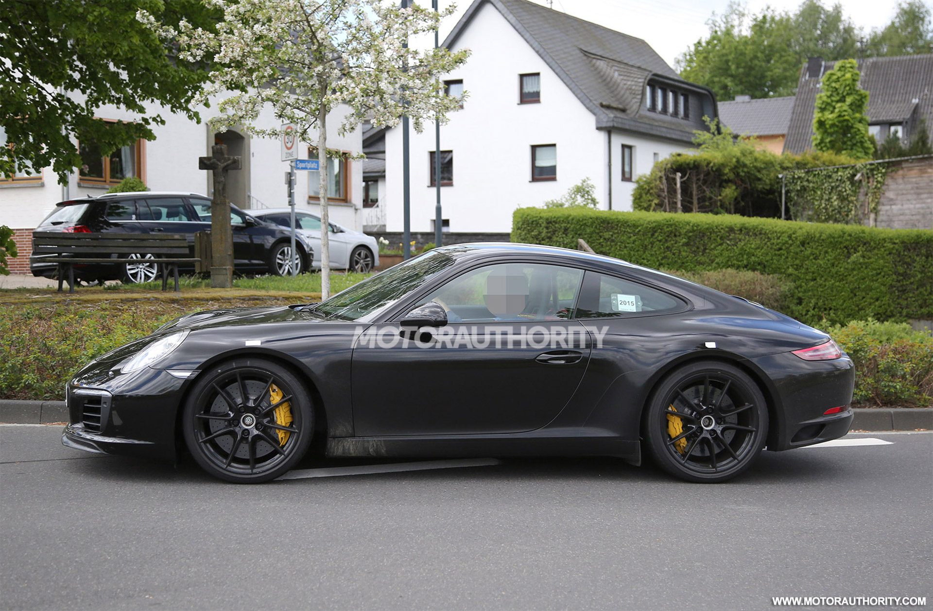 2016-porsche-911-carrera-facelift-spy-shots--image-via-s-baldauf-sb-medien_100510834_h.jpg