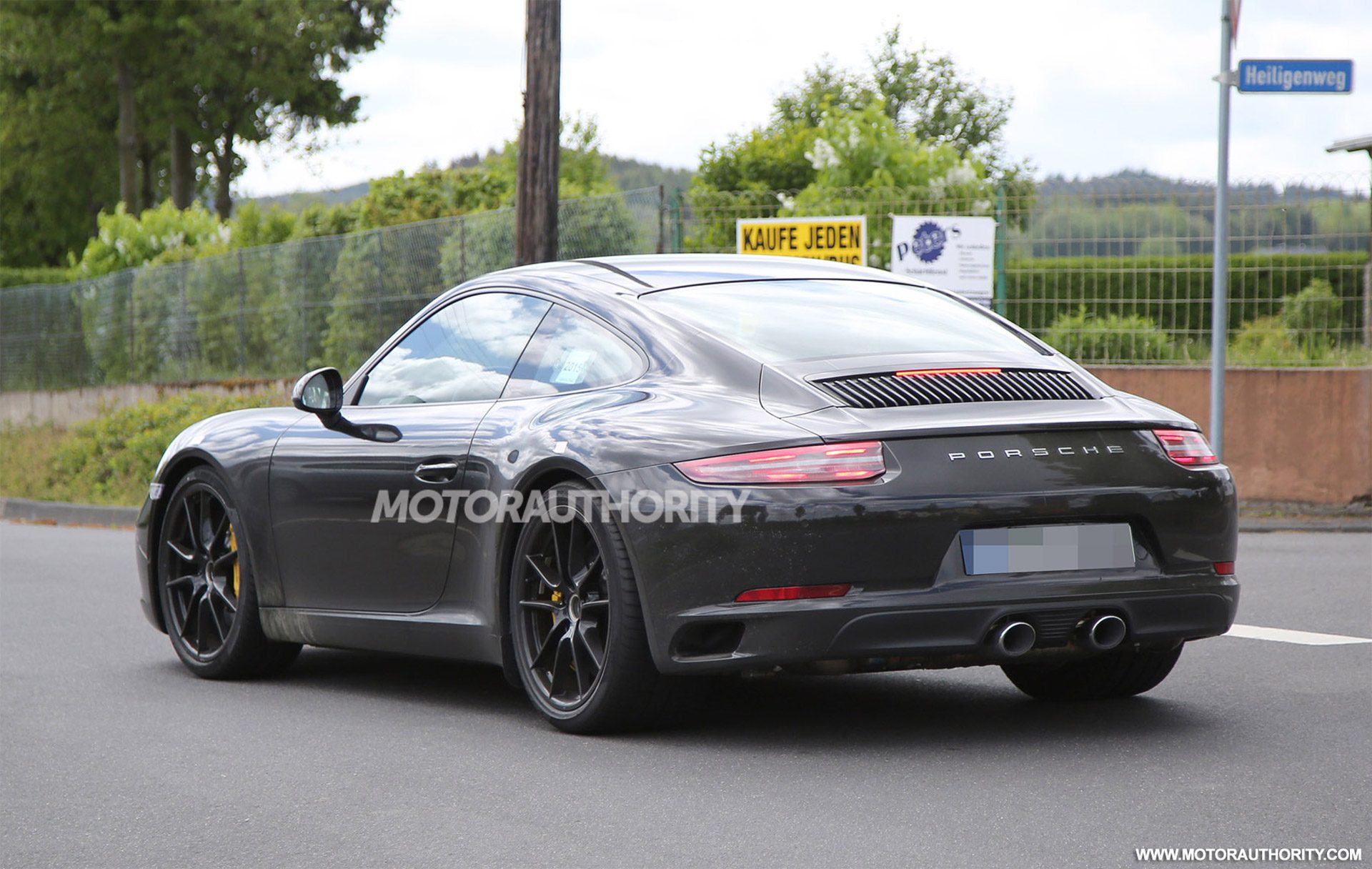 2016-porsche-911-carrera-facelift-spy-shots--image-via-s-baldauf-sb-medien_100510836_h.jpg