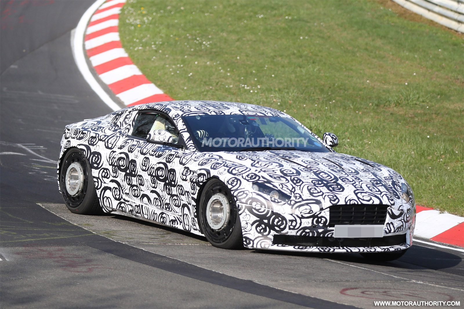 2017-aston-martin-db11-db9-successor-spy-shots_100508950_h.jpg