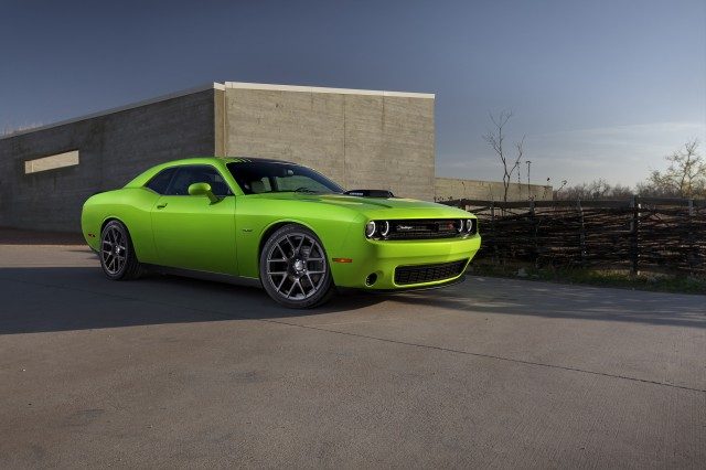 2015-dodge-challenger_100464350_m.jpg