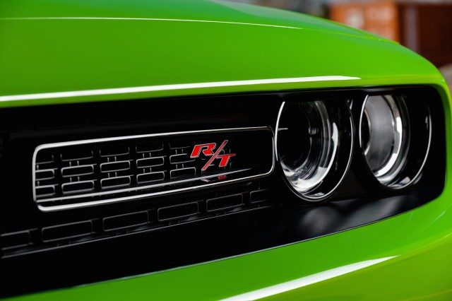 2015-dodge-challenger_100464354_m.jpg