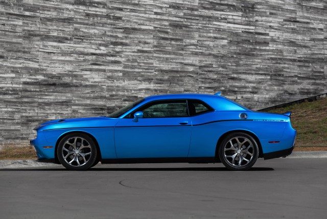 2015-dodge-challenger_100464359_m.jpg