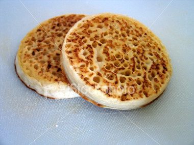 Ist2_465936-toasting-crumpets-1-.jpg