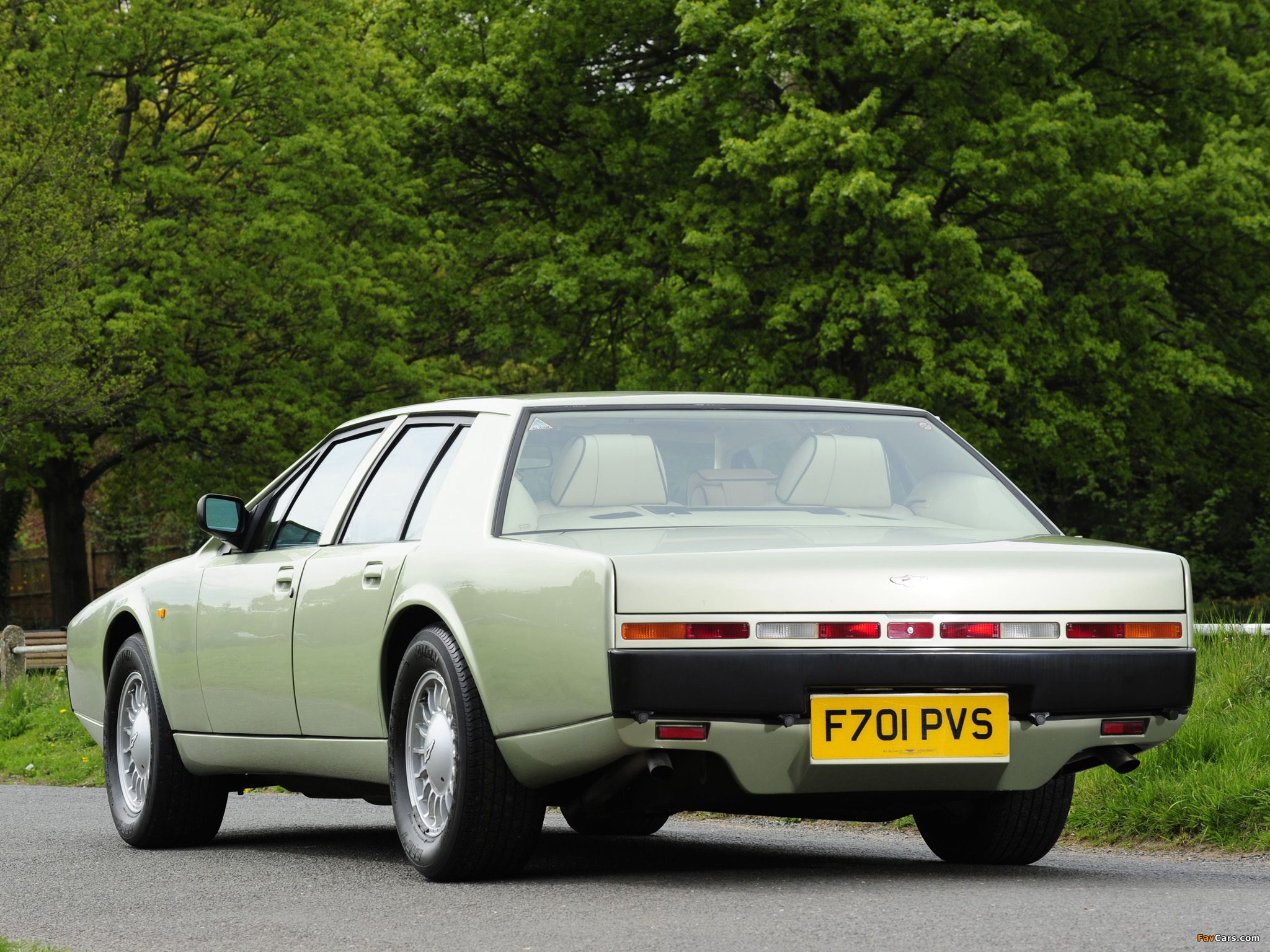 aston-martin_lagonda_1987_photos_1.jpg