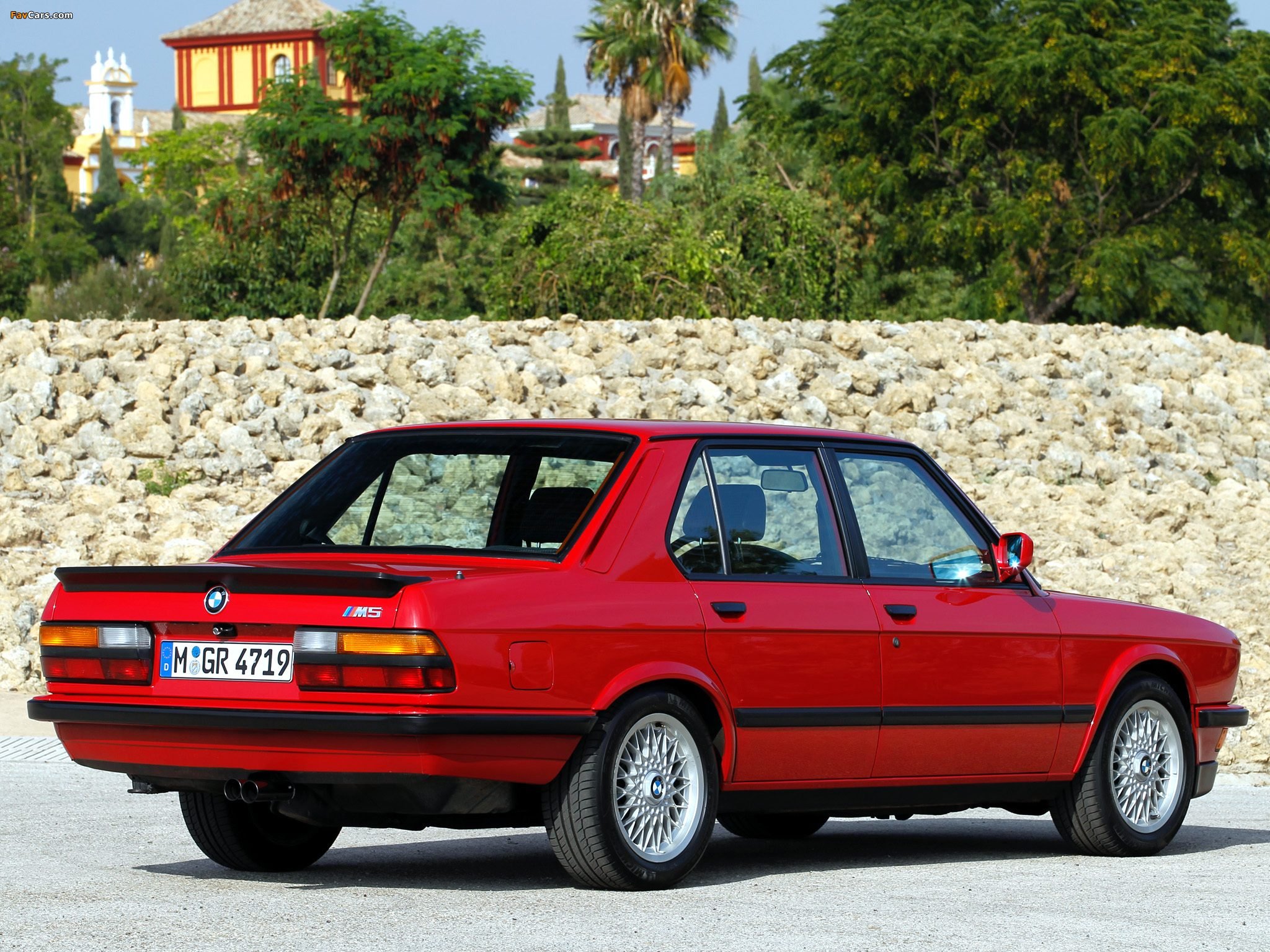 bmw_m5_1985_photos_1.jpg