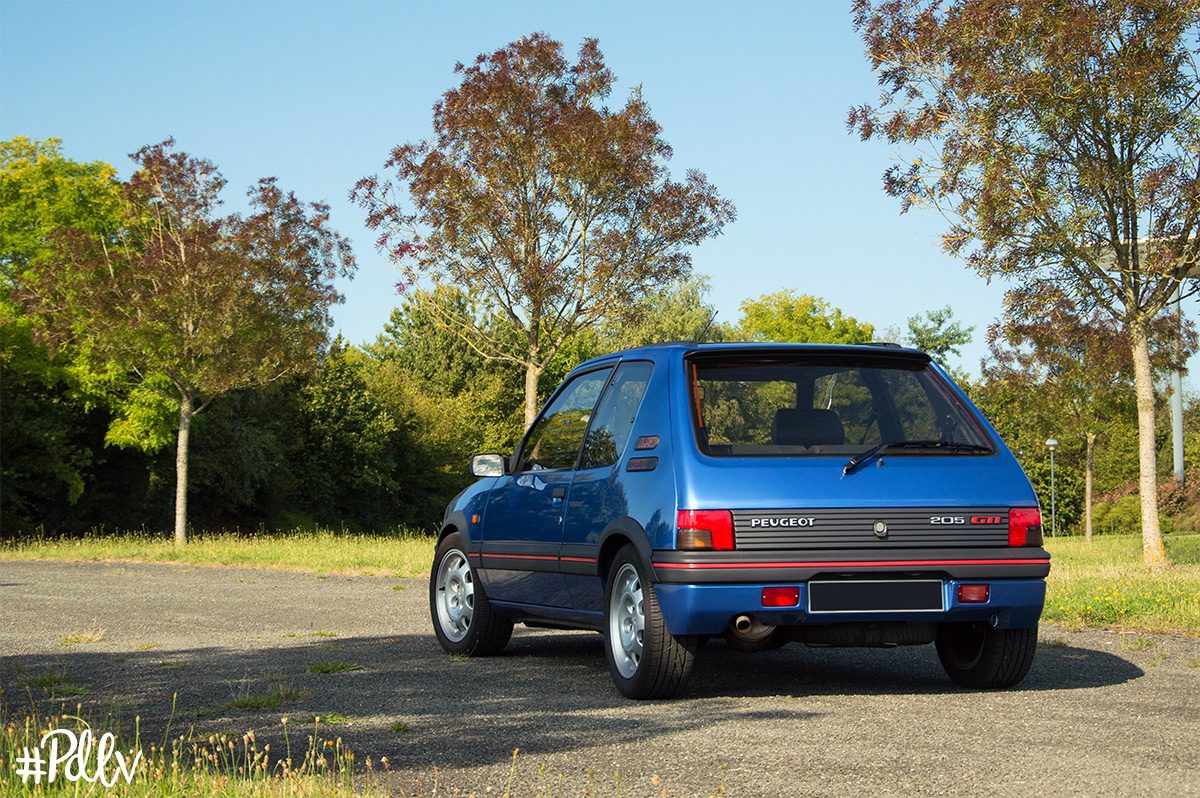 ob_52fcc7_peugeot-205-gti-1-9-122-130-bleu-miami.jpg