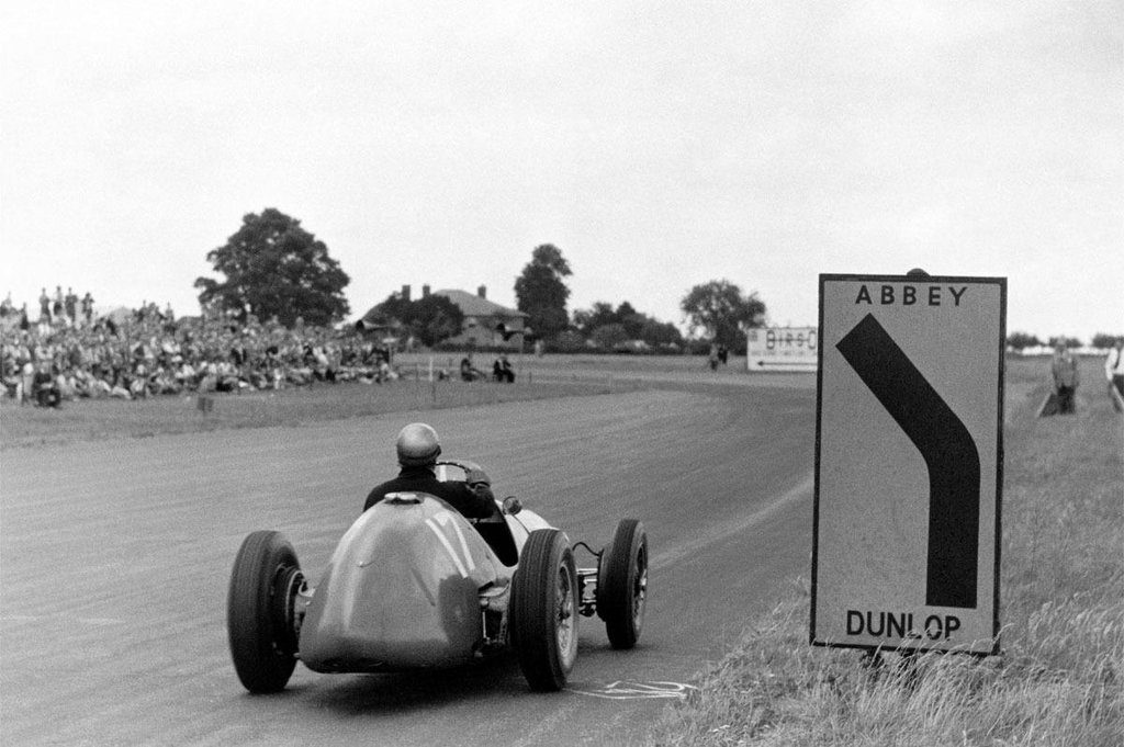 piero_taruffi__silverstone_1952__by_f1_history-d5dohpk.jpg