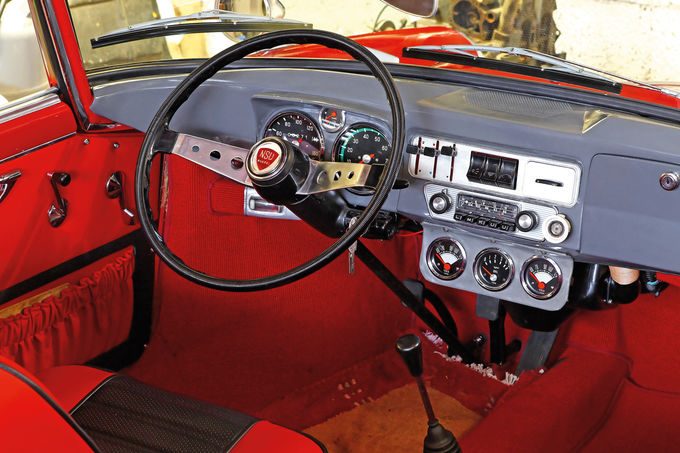 NSU-Wankel-Spider-Lenkrad-Cockpit-Radio-fotoshowImage-968887b4-661368.jpg