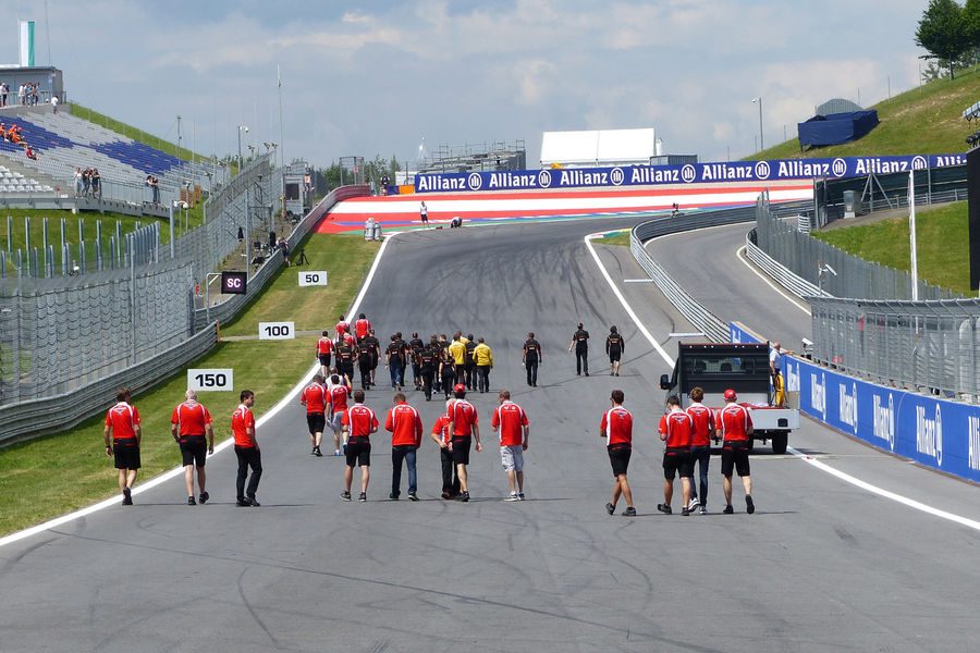 Streckenrundgang-Red-Bull-Ring-Spielberg-GP-Oesterreich-2014-fotoshowBigImage-4510f618-787674.jpg